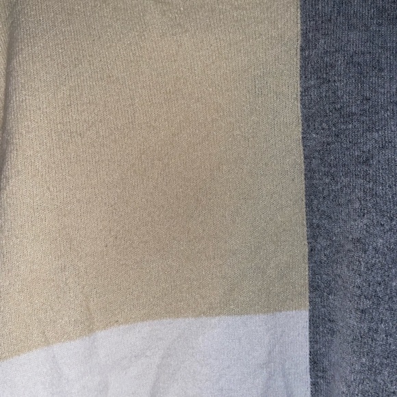 SOLD VICI cream, white, & grey cropped sweater Size M - Picture 8 of 8